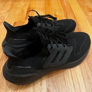 Men's Adidas Ultraboost 22 - Size 11